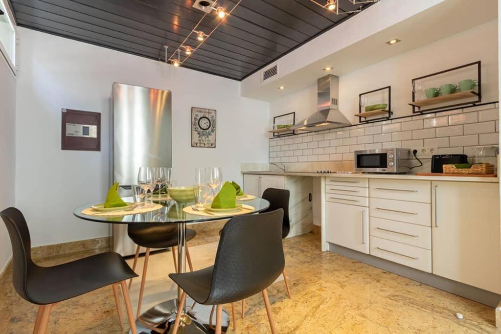 شقة Becas Alameda Duplex By Valcambre إشبيلية المظهر الخارجي الصورة