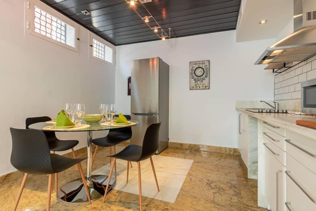 شقة Becas Alameda Duplex By Valcambre إشبيلية المظهر الخارجي الصورة